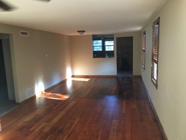 Building Photo - WH-Main Duplex