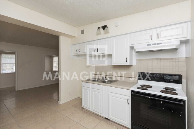 Building Photo - 5838 Abelia Rd
