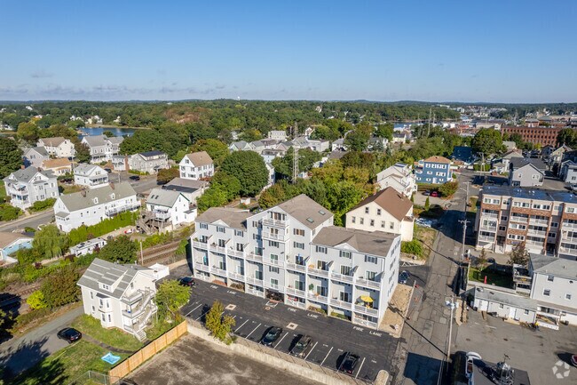 Building Photo - Summit Avenue Condominiums