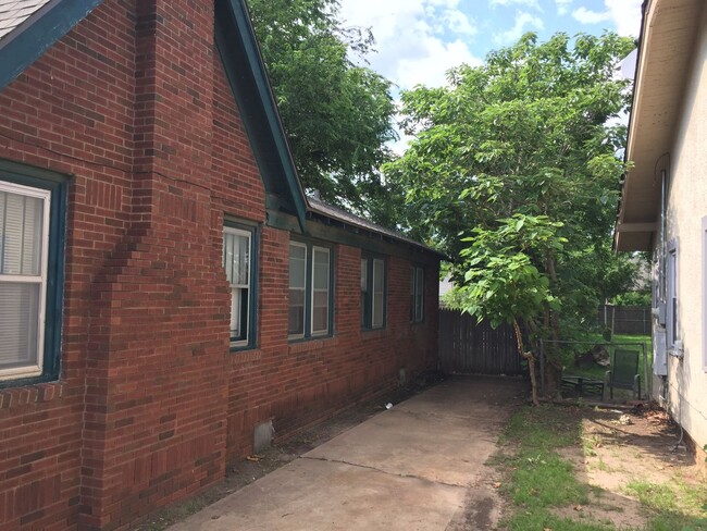 Building Photo - 1 Bedroom 1 Bath