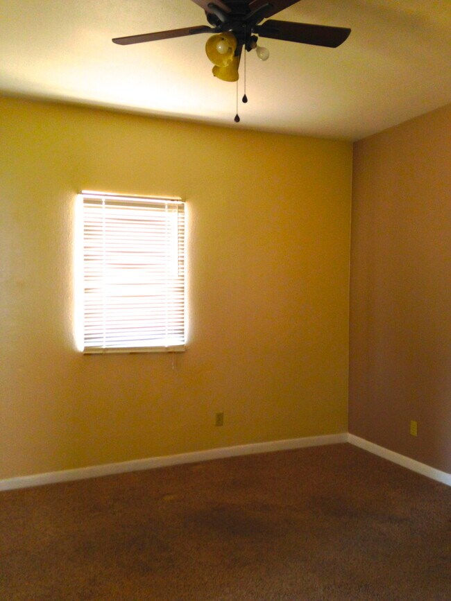 Building Photo - Greeley House with Huge Backyard and Enclo...