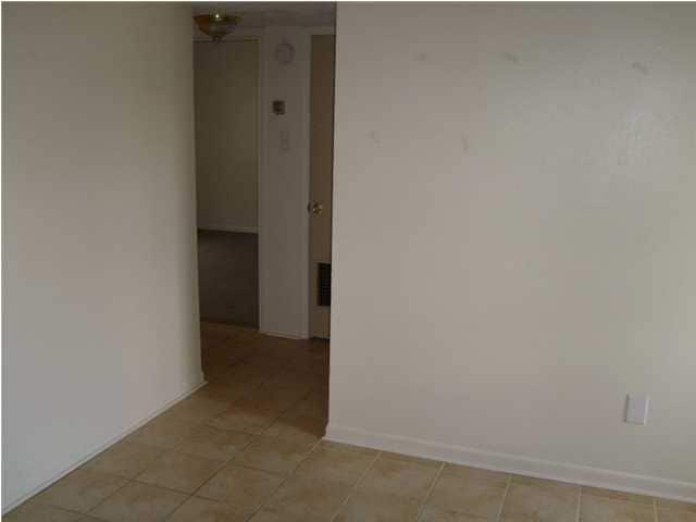 Building Photo - 405 W Laurel Ave