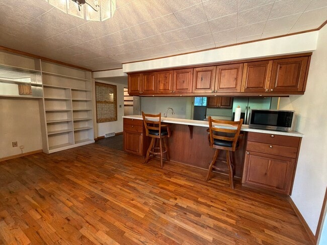 Building Photo - 105 Hankins Ln