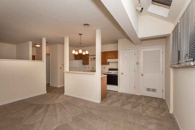 Building Photo - 246-254 E University Ave