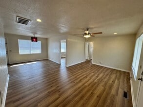 Building Photo - 5028 N Linn Ave
