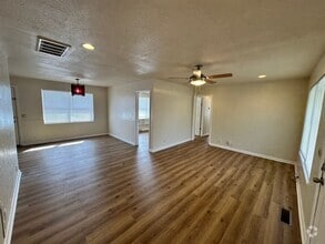 Building Photo - 5028 N Linn Ave