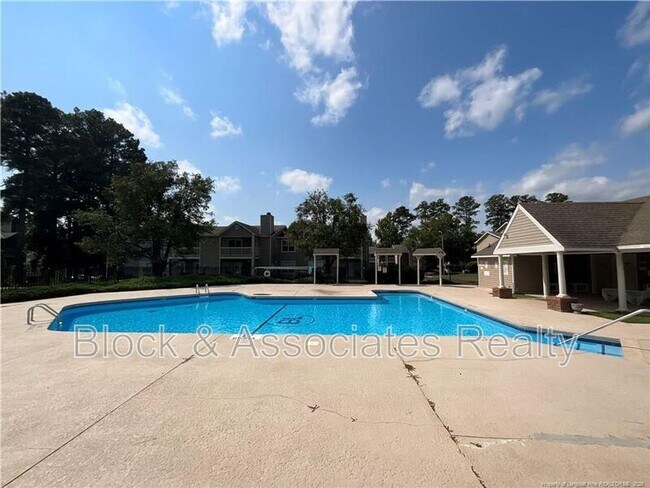 Foto del edificio - 663 Bartons Landing Pl
