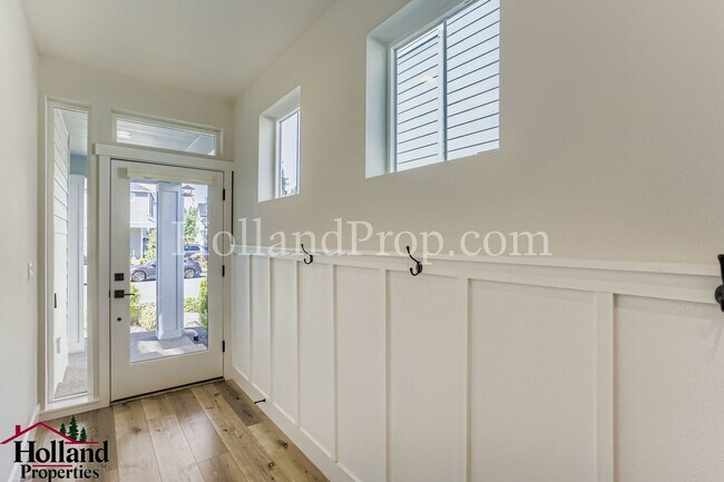 Foto del edificio - Spacious 3-Bedroom Home Near Parks & Trail...