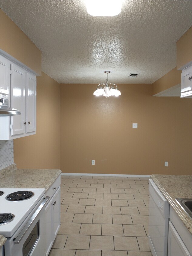 Primary Photo - 2819 Cottonwood Ln