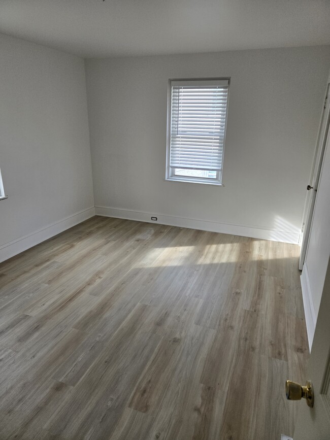 Primary Bedroom - 1414 Willison St