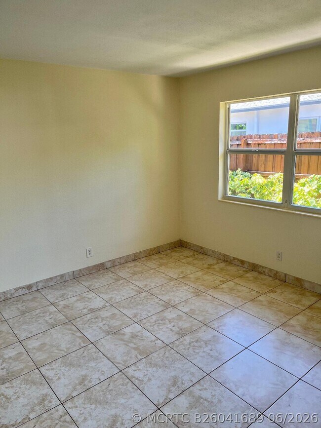 Foto del edificio - 231 NE 24th Ave