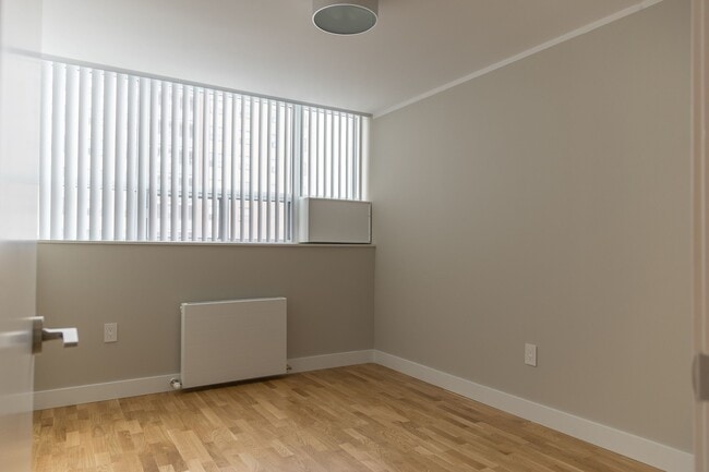 Building Photo - 730 St Clarens Ave