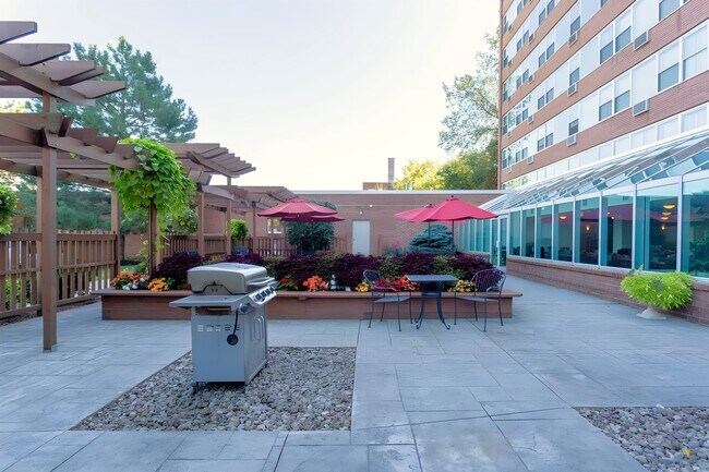 Foto del edificio - 1600 East