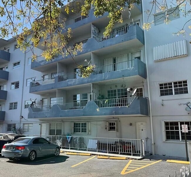 Building Photo - 528 Meridian Ave