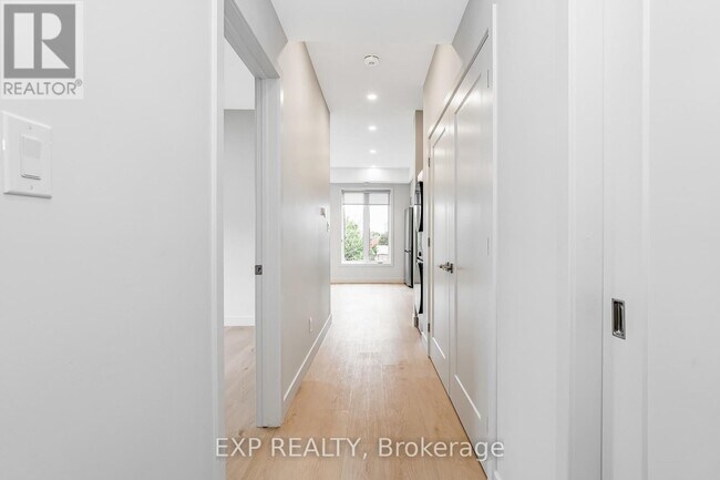 Photo du bâtiment - 1267 Summerville Ave