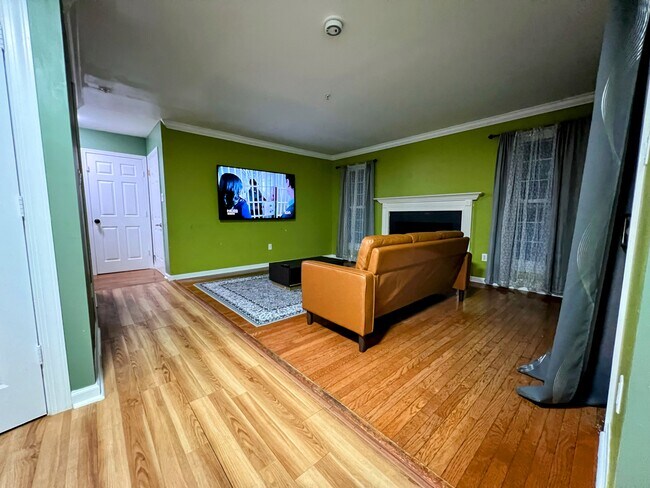 Foto del edificio - 6301 Grenfell Ct