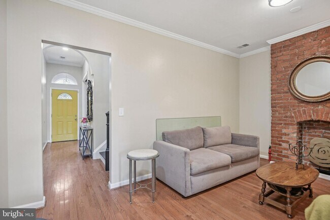 Building Photo - 321 Elm St NW
