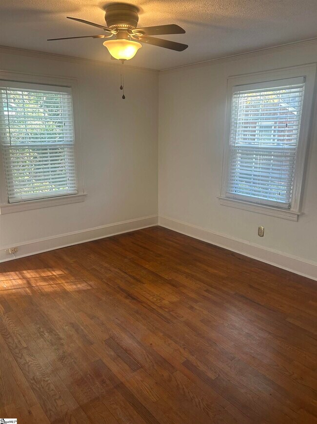 Foto del edificio - 9 W Mountainview Ave