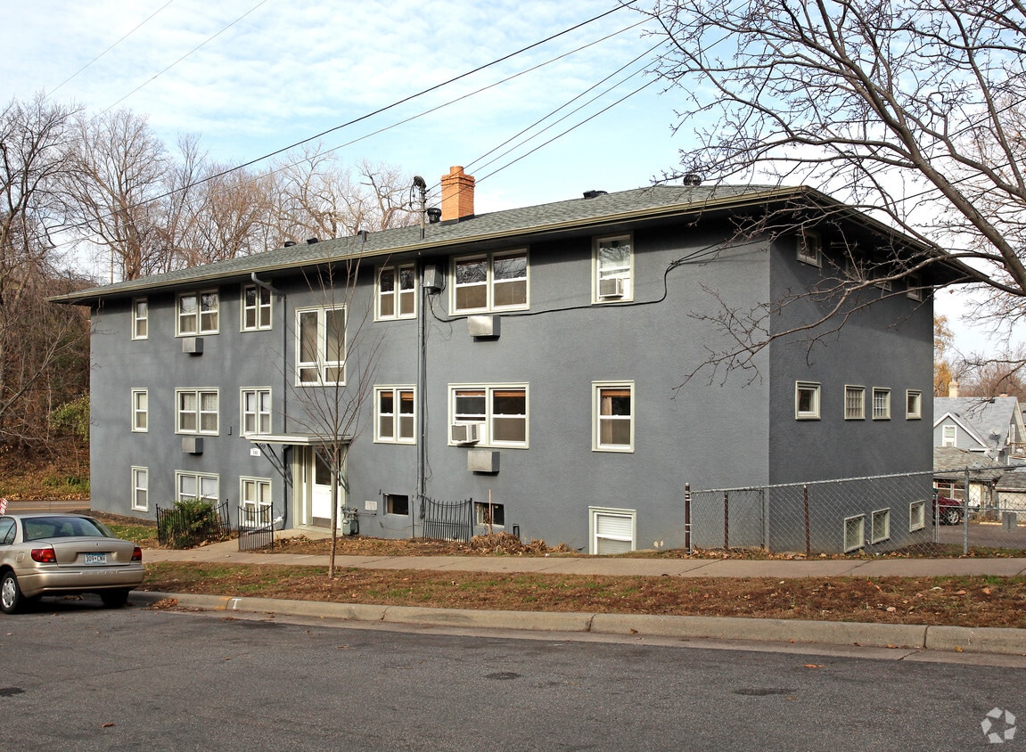 Primary Photo - Riviera Apartments