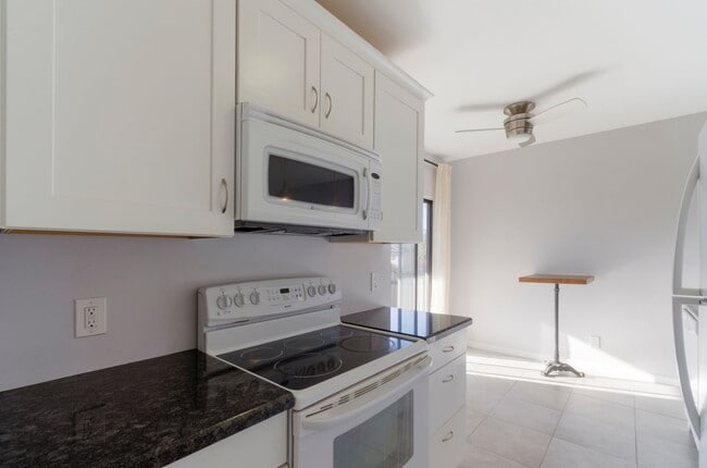 Building Photo - Columbus Condo