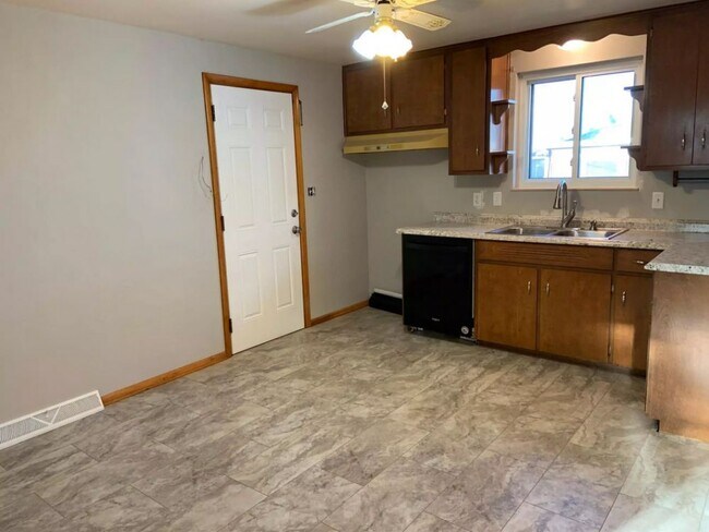 Building Photo - 4346 Willowbrook Dr, Springfield, OH 45503