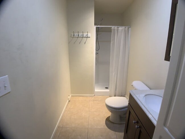 Foto del edificio - 3333 W 8th St