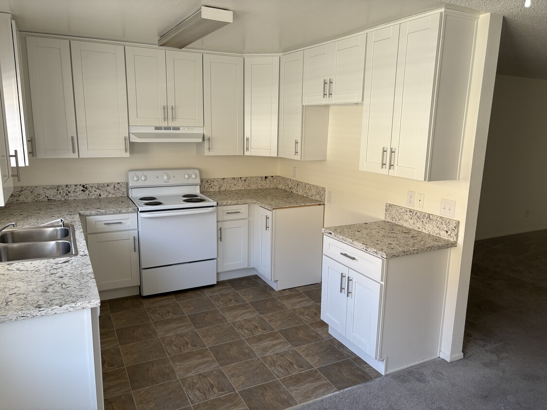 Newer Kitchen - 18071 Beneda Ln