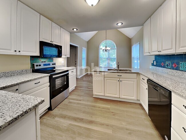 Foto del edificio - 1604 Middle Ridge Dr