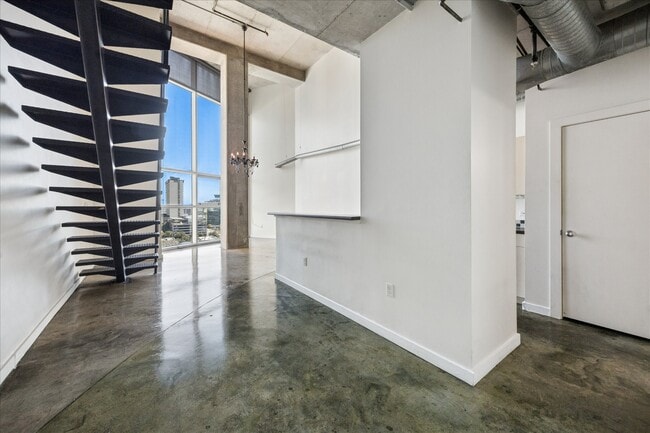 Building Photo - 2000 Bagby St