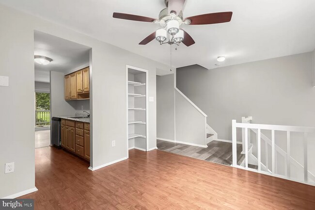 Foto del edificio - 6948 Knighthood Ln