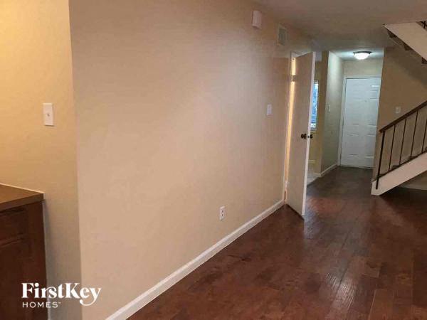 Building Photo - 7430 Bayberry Ln