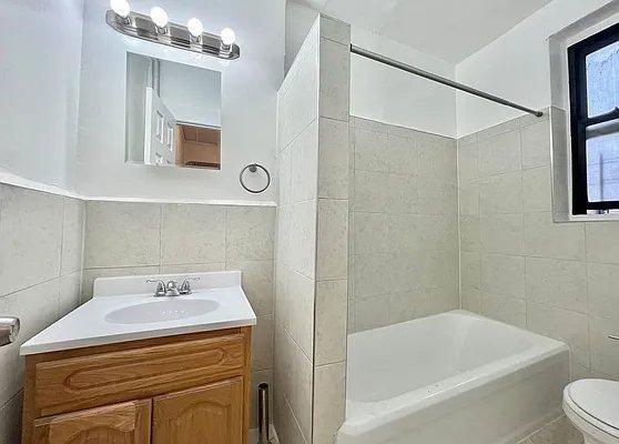Foto del edificio - 1 bedroom in BRONX NY 10463