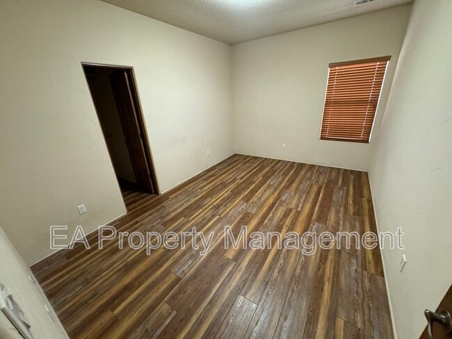 Foto del edificio - 2300 Wildstream St NW