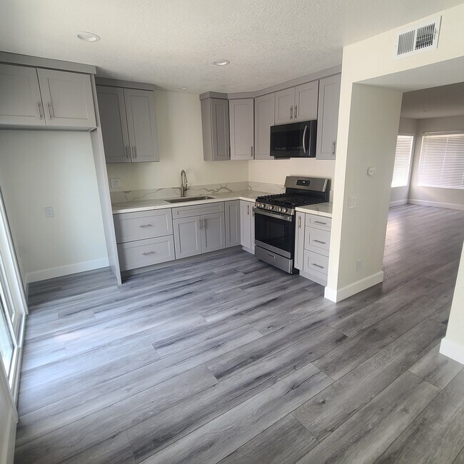 12836 12th St, Chino, CA 91710 Townhome Rentals in Chino CA