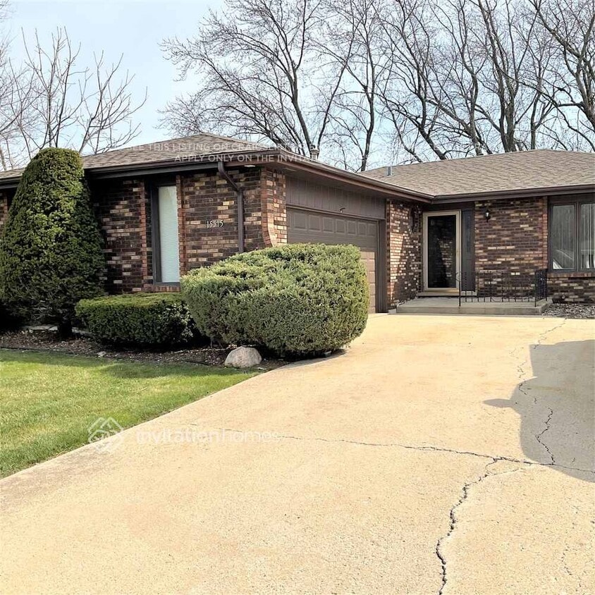 Foto principal - 15515 Long Ave