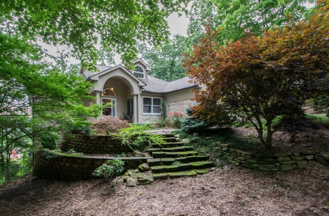 Building Photo - 4 Bedroom 3 Bathroom Home Furnished home