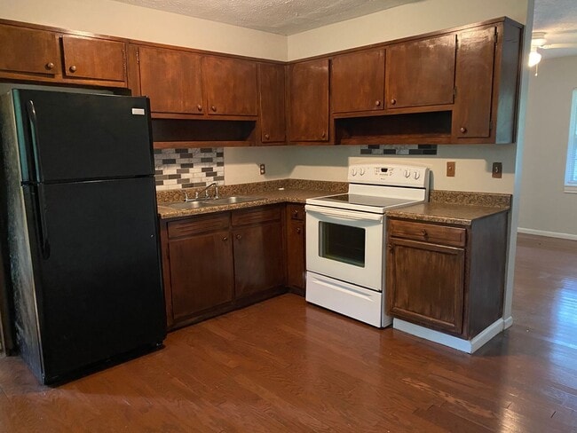 Building Photo - Adorable 3 Bed Ranch Home