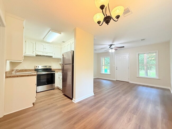 Foto del edificio - Cute 1 Bed 1 Bath Home Available! Call to ...