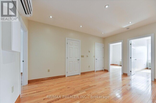 Building Photo - 1575 Bayview Ave
