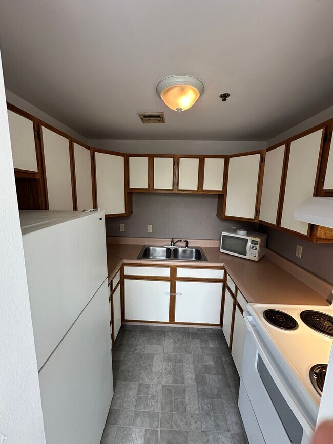 Building Photo - 149 Wilson St