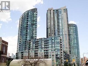 Building Photo - 219 Fort York Blvd