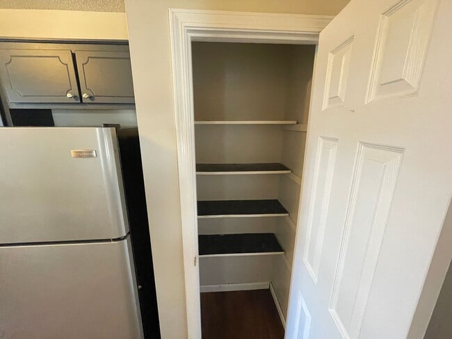 Building Photo - 1004 Creekside Pl