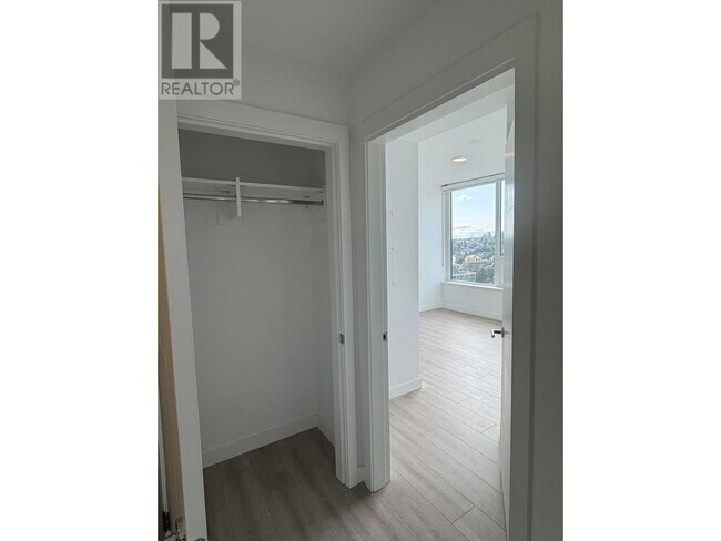 Building Photo - 823-2823 Carnarvon St
