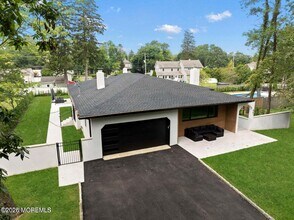 Building Photo - 441 Slocum Pl