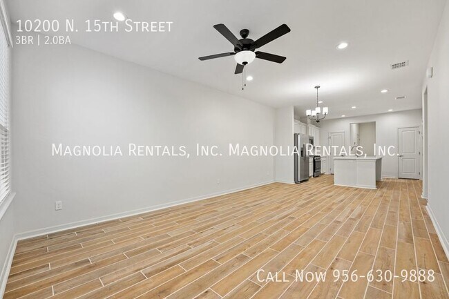 Foto del edificio - 10200 N 15th St