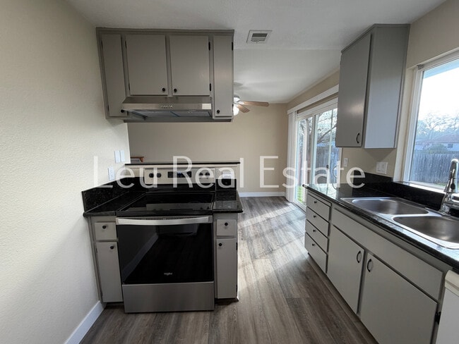 Foto del edificio - 7628 N Colony Wy