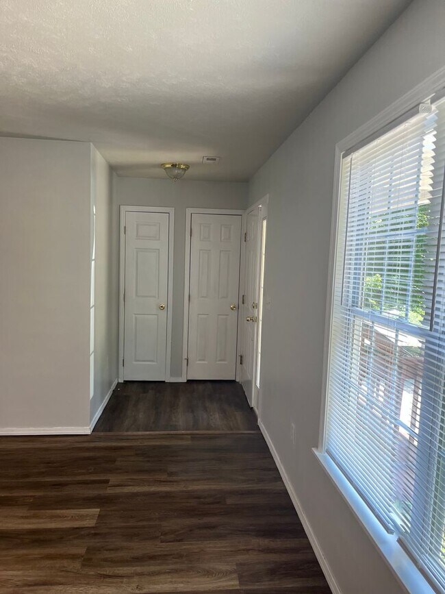 Foto del edificio - 1207 Westwood Dr