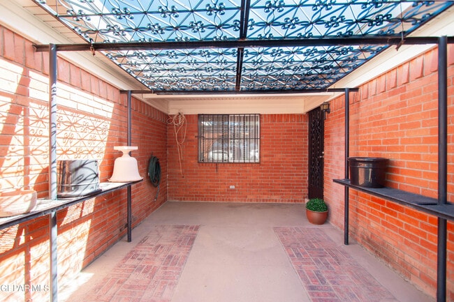 Foto del edificio - 200 S Maryland St