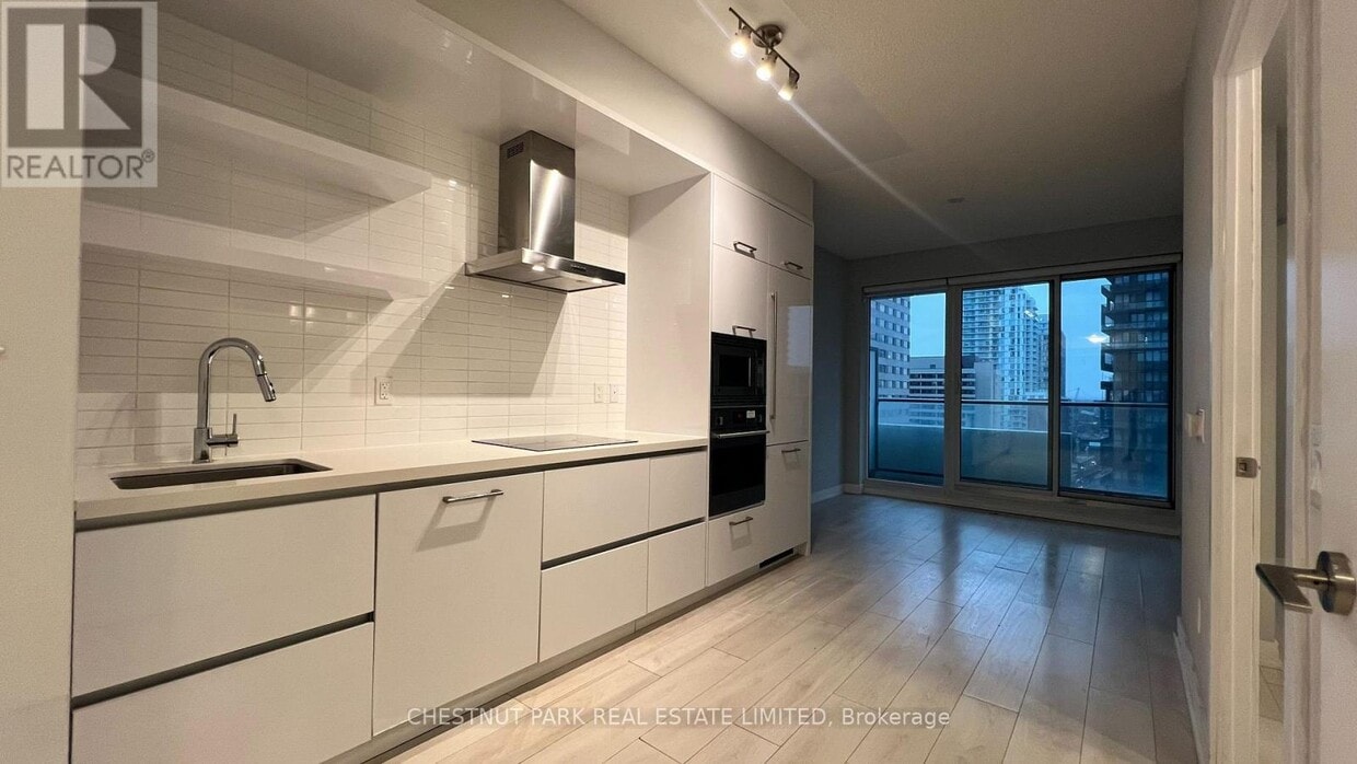 Photo principale - 2221 Yonge St