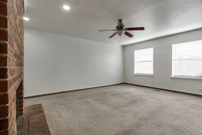 Building Photo - Three bed/2.5 bath in Harvest Hills